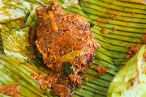 Karimeen Vaazhayilayil Pollichathu
